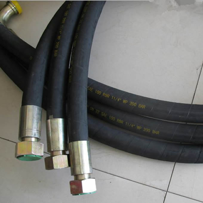 r9-spiraled-hydraulic-hose-assembly